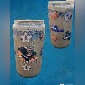 16 oz Cowboys football snowglobe glass cup comes with lid and straw.